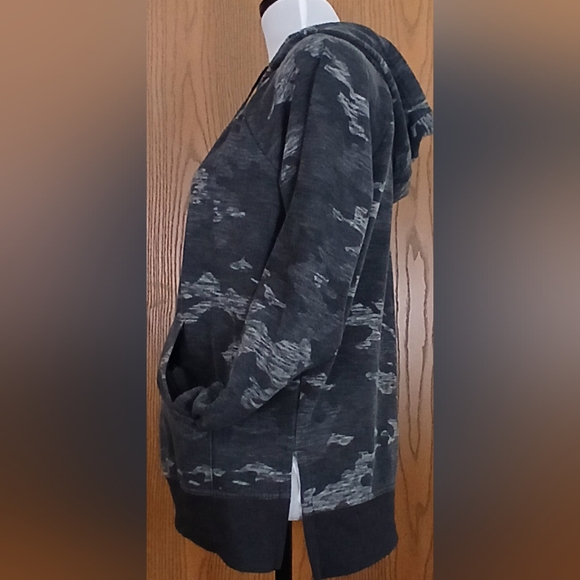 Athletic Works Camo Hoodie size M (8-10)      8-002 - Picture 3 of 4